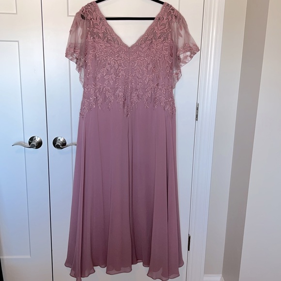 MGNY Floral Lace Embellished Beaded Flutter Sleeve Dress - Rose - Picture 4 of 12